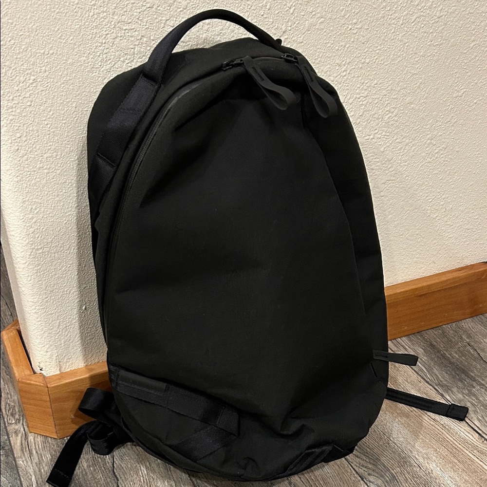 Able Carry Daily Black Backpack 20L